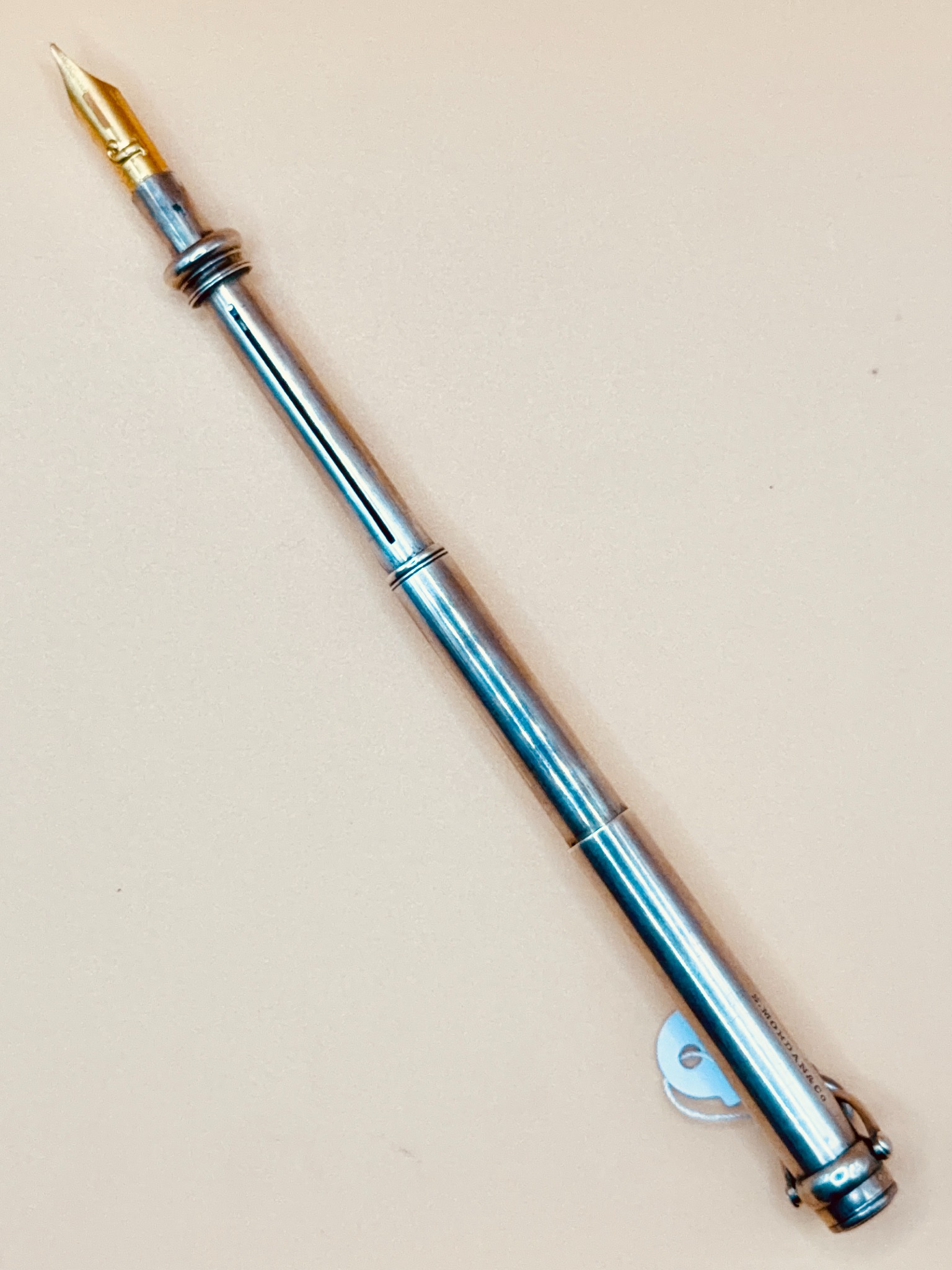 Instrument desplegat amb la ploma metàl·lica